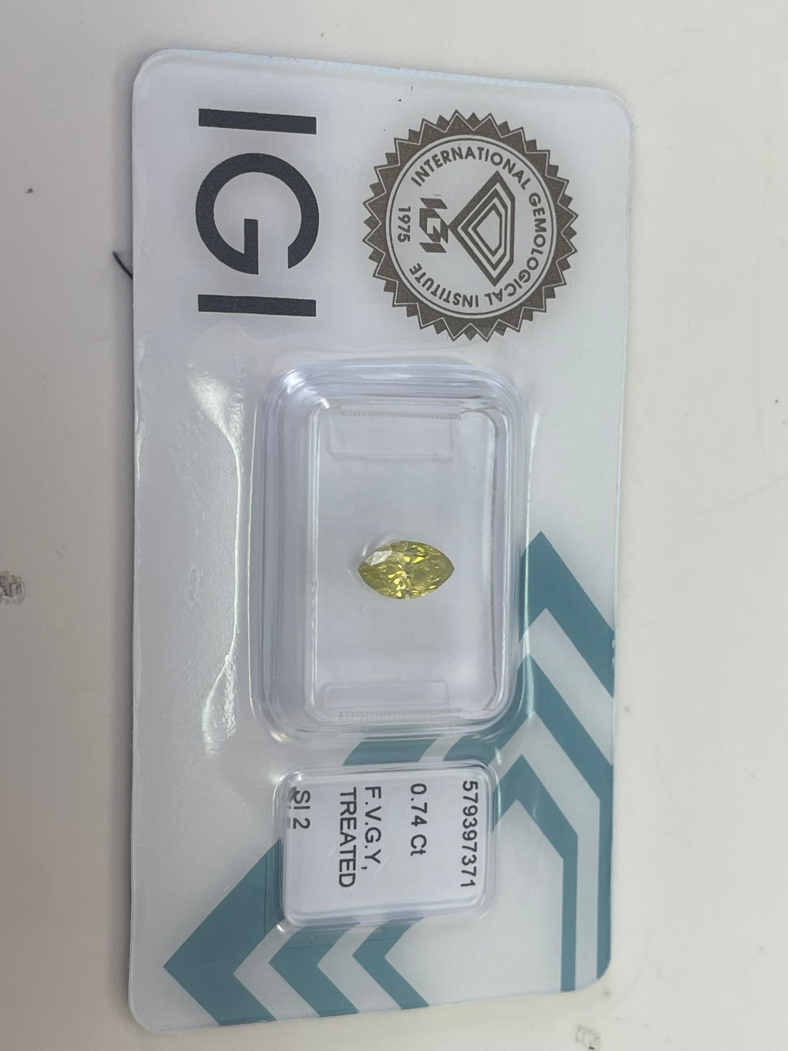 0.74 ct Marquise Natural Diamond : Fancy Vivid Yellow Greenish / SI2