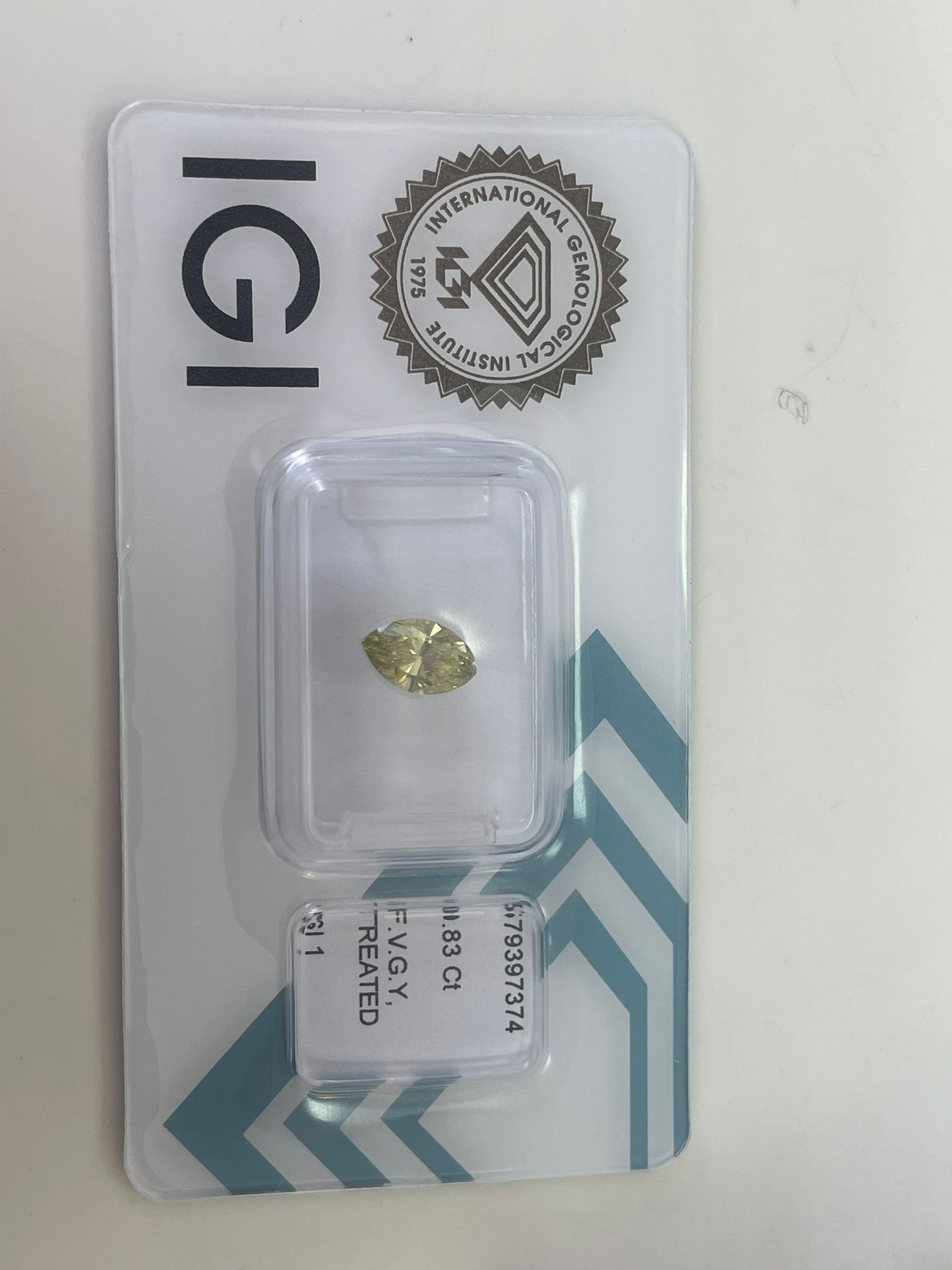 0.83 ct Marquise Natural Diamond : Fancy Vivid Yellow Greenish / SI1